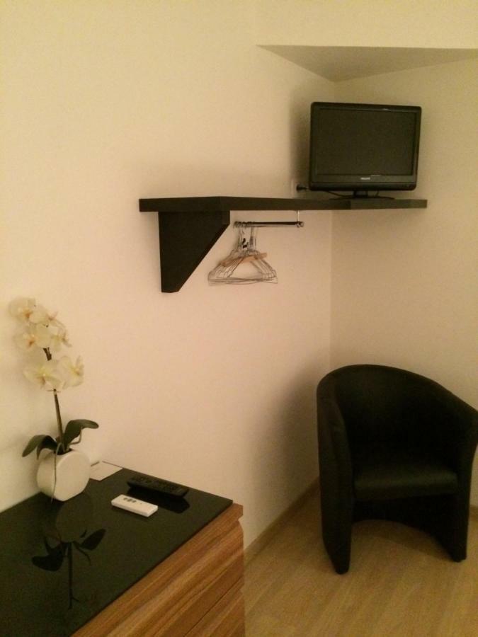 Chambres D'Hotes Karine Smej Châtillon-sur-Marne Екстериор снимка